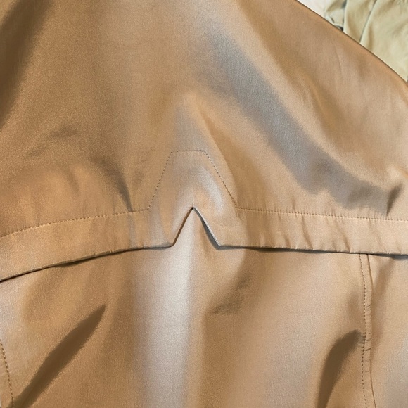 Woman’s rain coat. - Picture 9 of 9